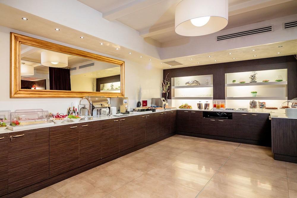 Base Hotel نوفينتا دي بْيافي المظهر الخارجي الصورة