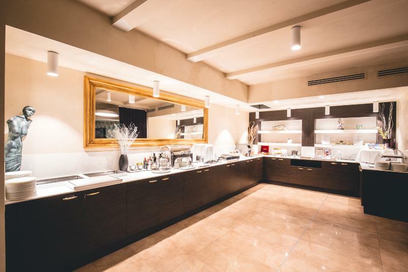 Base Hotel نوفينتا دي بْيافي المظهر الخارجي الصورة