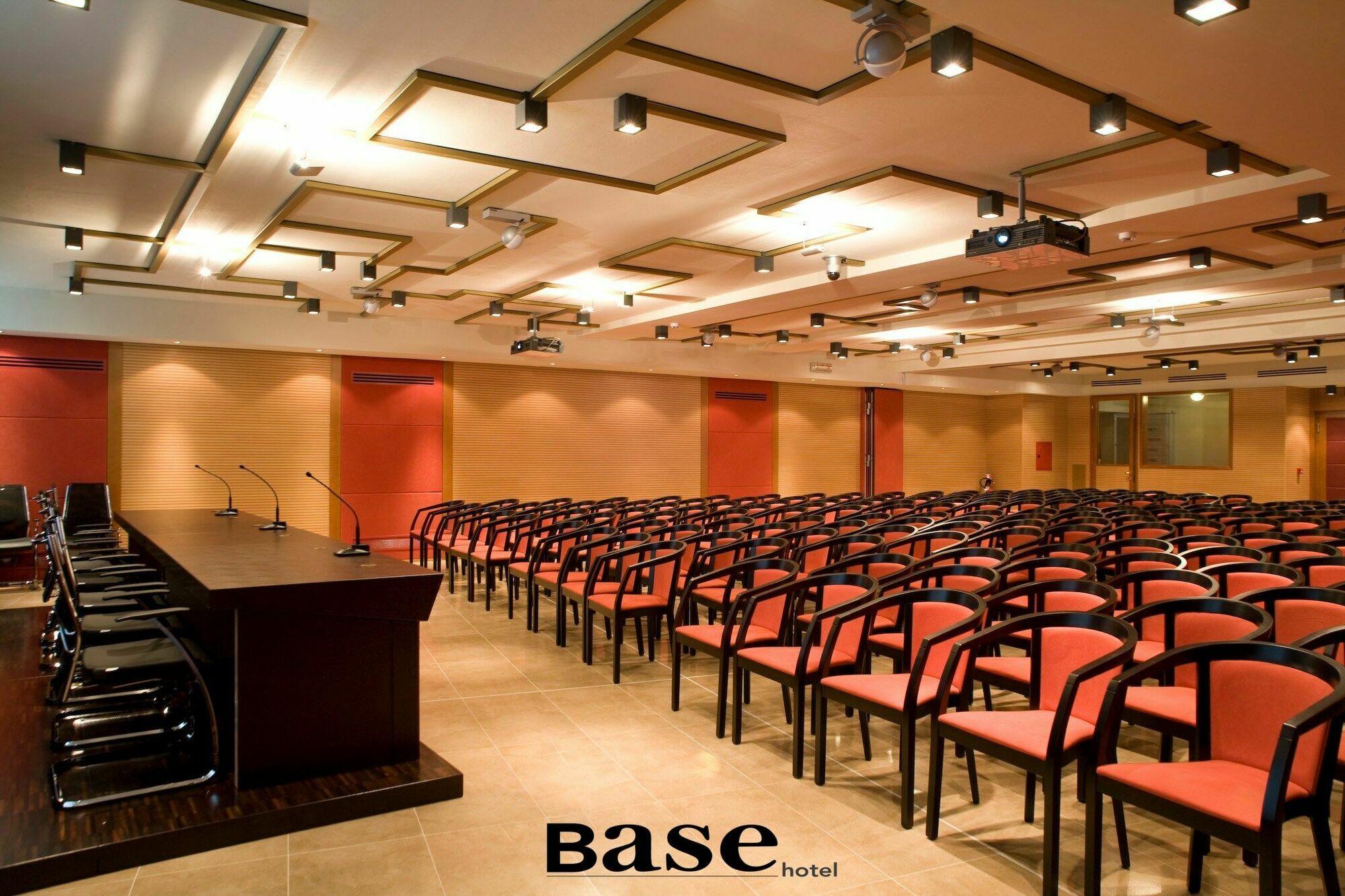 Base Hotel نوفينتا دي بْيافي المظهر الخارجي الصورة